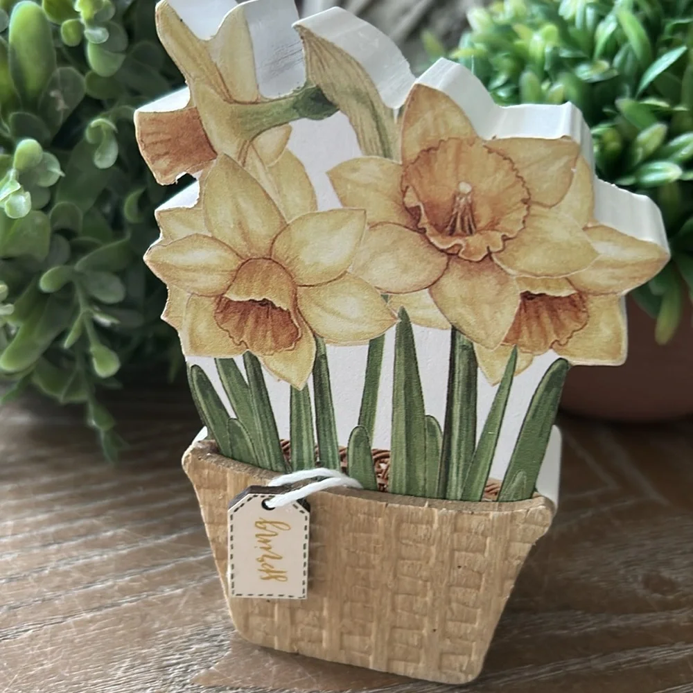 NEW! Cottage Farmhouse Yellow Daffodil Spring Flower Plant Wooden Accent